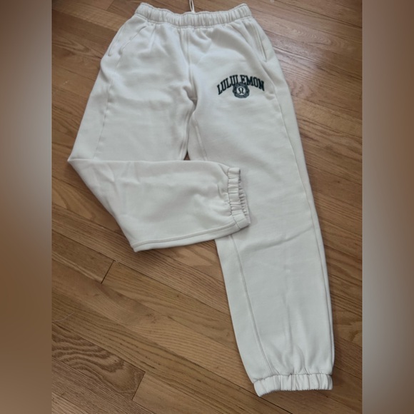 lululemon athletica Pants - lululemon athletica Ivory Mid Rise Scuba Sweatpants, size XS